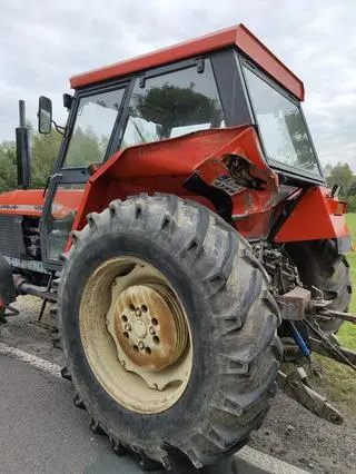 
Zderzenie samochodu osobowego z ciągnikiem w miejscowości Skotniki w pow. zgierskim.