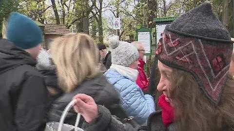 Znani kwestują na Cmentarzu Rakowickim