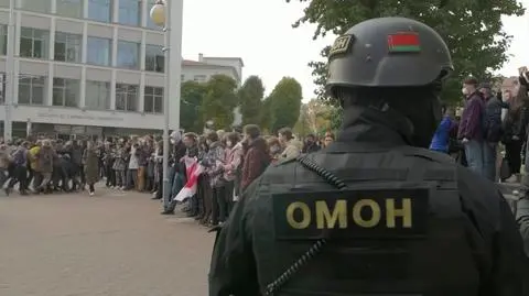 Białoruskie służby podczas protestów w Mińsku