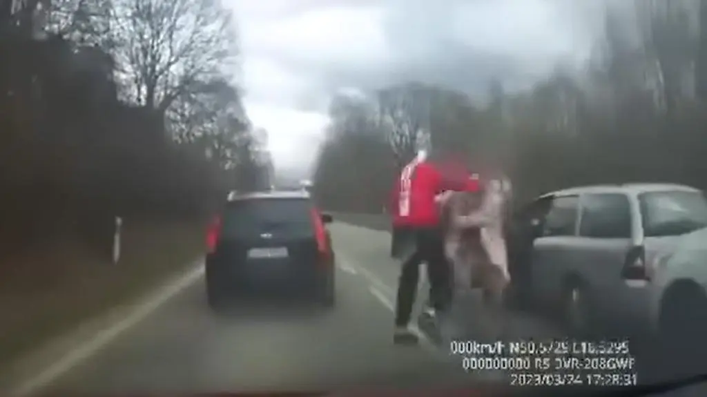 Kierowca pobił policjantkę na drodze