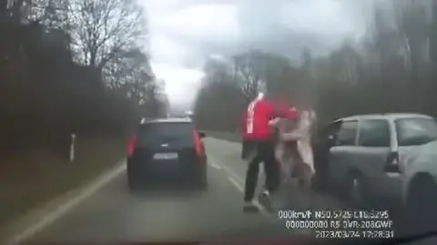 Kierowca pobił policjantkę na drodze