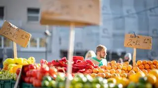 Ceny na targu w Zagrzebiu w kunach i w euro