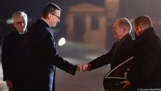 Mateusz Morawiecki i Olaf Scholz przed KRPM w Warszawie