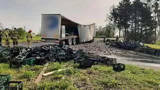 Ładunek zsunął się na jezdnię