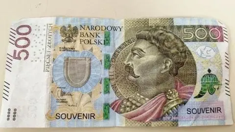 Zapłacił w sklepie "pamiątkowym" banknotem, grozi mu surowa kara