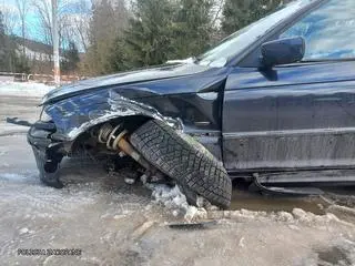 BMW miało "bardzo wyraźne ślady po kolizji"