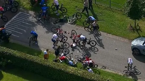 Groźna kraksa z Polakami. Przygnieceni rowerami kolarze nie mogli wstać