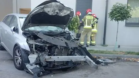 Pijany kierowca zniszczył zaparkowane auta