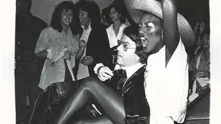 Grace Jones i Allan Carr na przyjęciu z okazji premiery "Grease ", 1978