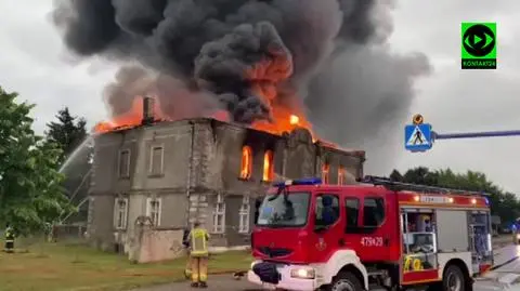 Pożar dawnego domu kultury. "Dach zawalił się do środka"