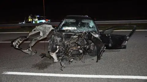 Kierowca po zderzeniu wypadł z auta, zmarł na miejscu. Silnik znaleźli na sąsiedniej jezdni