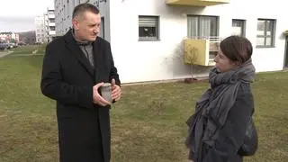 Poszkodowany kierowca zabrał z baku próbkę tego, co trafiło tam zamiast benzyny 