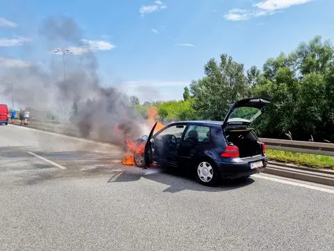 Pożar auta na Trasie Siekierkowskiej 