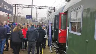 Tłumy pasażerów na dworcu Toruń Główny