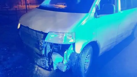 Jechał bez zderzaka, pasażer siedział na podłodze