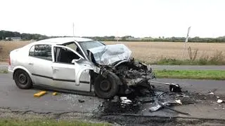 Auto ma zniszczony przód 