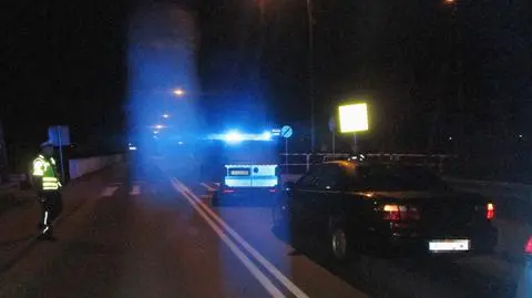 Pijany kierowca wjechał w tył radiowozu. Oprócz niego zatrzymano też pasażera, który się awanturował