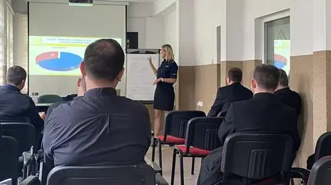Police teaches priests how to protect senior citizens from scammers