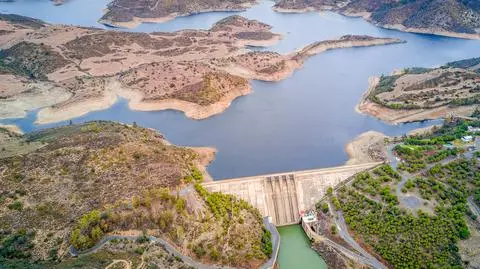 Pływające elektrownie słoneczne w Portugalii. Ogłoszono pierwszy przetarg