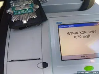 Badanie alkomatem wykazało, że mężczyzna miał w organizmie ponad pół promila alkoholu