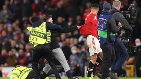Pościg i zapasy w Manchesterze. Kibic szarpnął Ronaldo