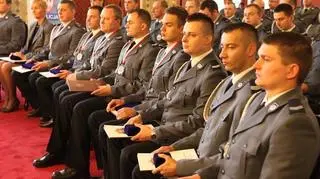Funkcjonariusze ryzykowali w pracy własne życie