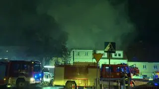 Na miejscu pracuje 14 jednostek straży