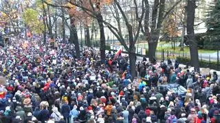 Protest pod hasłem "Ani jednej więcej" przed Trybunałem Konstytucyjnym