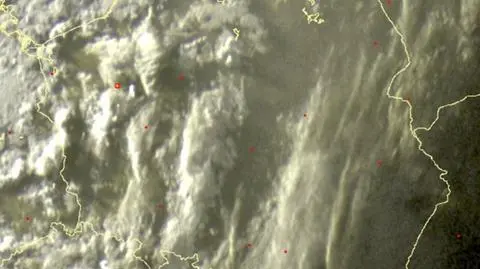 Kłębią się ciemne chmury. Sprawdź, gdzie jest burza
