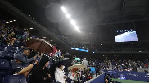 Deszcz padał nawet pod dachem. Turniej w Nowym Jorku sparaliżowany