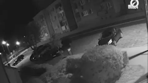 Na nagraniu z monitoringu widać moment uderzenia