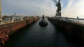 Okręt podwodny ORP Orzeł wszedł do Stoczni Wojennej