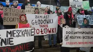 Protestujący odmawiają opuszczenia obiektu