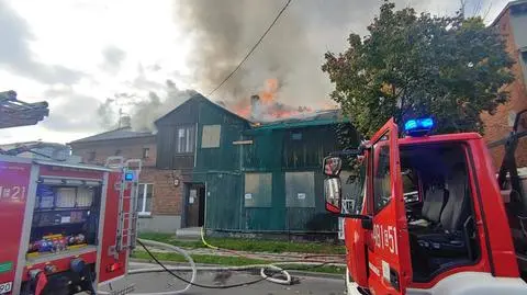 Ratowali innych, sami zatruli się dymem. Policjanci w szpitalu po pożarze