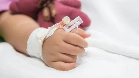 PIMS pojawia się kilka tygodni po przebytym COVID-19 - atakuje dzieci i młodzież