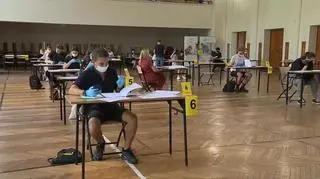 Maturzyści sprawdzają, czy ich prace zostały właściwie ocenione