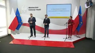 Minister Przemysław Czarnek i szef CKE Marcin Smolik zaprezentowali wyniki matury 2022