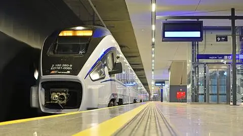 Zmiana czasu na zimowy. Pociągi zatrzymają się na godzinę