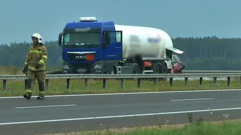 Auto wjechało pod ciężarówkę przewożącą tlen 