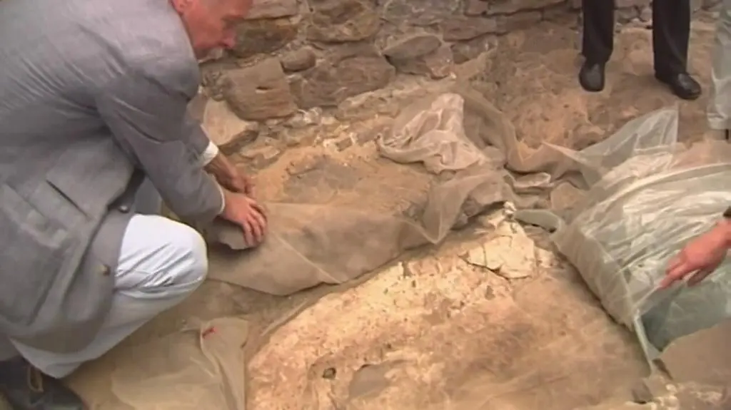 Badali baptysterium na Ostrowie Lednickim