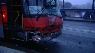 Osobówka zderzyła się z autobusem