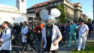 Studenci przeszli aleją Niepodległości
