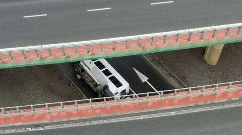 Białystok. Bus przewrócony na bok po wypadku. Relacja Marty Abramczyk 