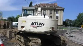 Ciężki sprzęt rozorał drogi