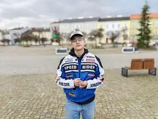 Kandydat na radnego Żychlina, iluzjonista Piotr Suder