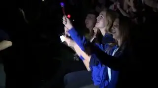 Mimo awarii oświetlenia na trybunach była zabawa