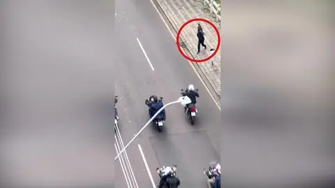 Bolsonaro jechał na czele kolumny, kiedy doszło do ataku. Nagranie