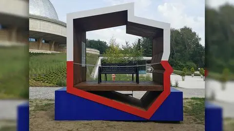 Ławka "z polską flagą" w Katowicach