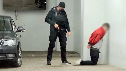 Przed centrum handlowym i na okręcie wojennym. Żandarmi i policjanci zatrzymali pięć osób