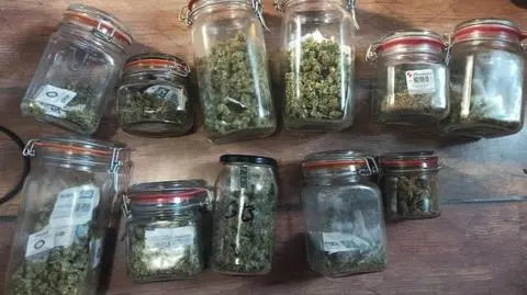 Ponad 2 kg narkotyków w słoikach zamiast przetworów